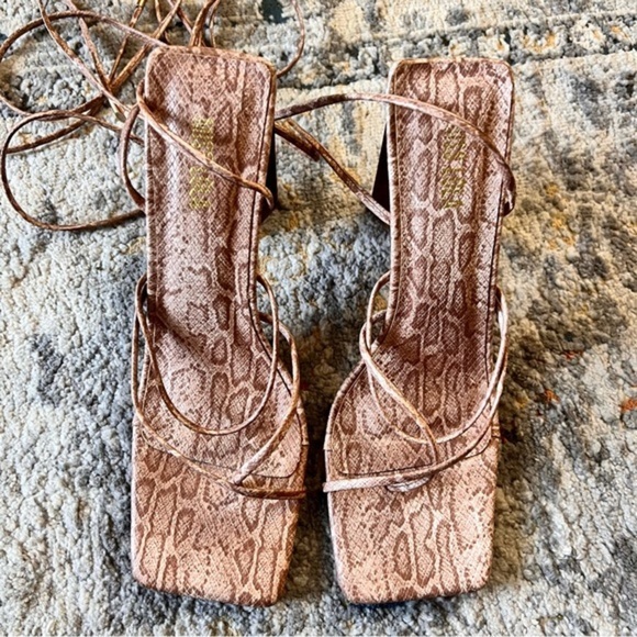 MISSGUIDED Lace Up Snake Print‎ Heels Size 8.5 - Picture 3 of 7